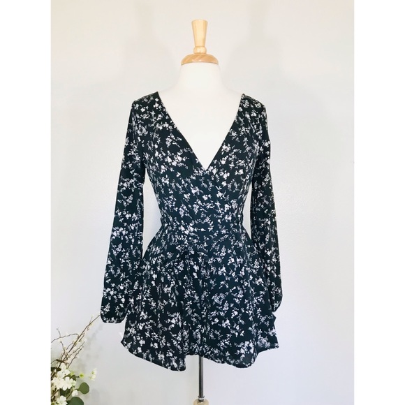 Trixxi Pants - Trixxi Black Floral Crepe Romper Shorts Set, S